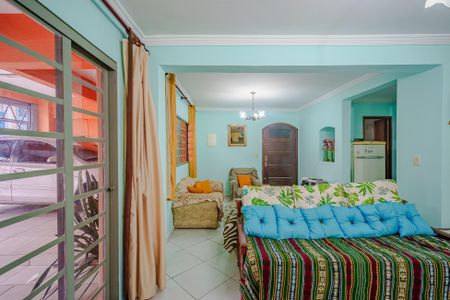 Casa à venda com 380m², 5 quartos e 3 vagas Casa à venda com 380m², 5 quartos e 3 vagasSala
