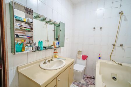 Casa à venda com 380m², 5 quartos e 3 vagas Casa à venda com 380m², 5 quartos e 3 vagasBanheiro da Suíte