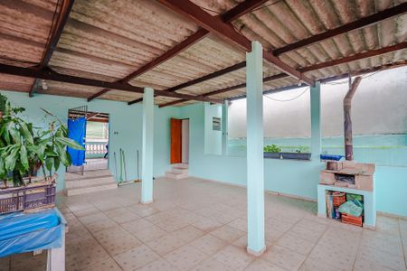 Casa à venda com 380m², 5 quartos e 3 vagas Casa à venda com 380m², 5 quartos e 3 vagasSalão de Festas