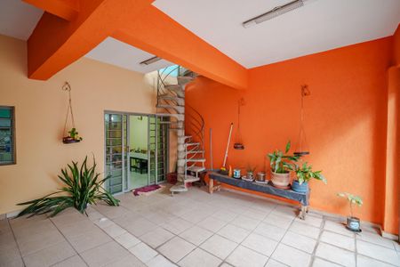 Casa à venda com 380m², 5 quartos e 3 vagas Casa à venda com 380m², 5 quartos e 3 vagasGaragem