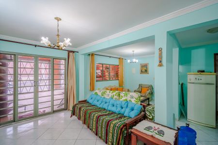 Casa à venda com 380m², 5 quartos e 3 vagas Casa à venda com 380m², 5 quartos e 3 vagasSala