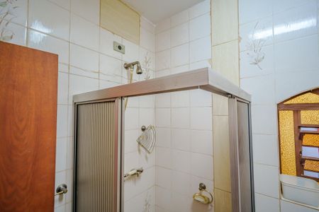 Casa à venda com 380m², 5 quartos e 3 vagas Casa à venda com 380m², 5 quartos e 3 vagasBanheiro 1
