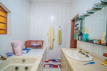Casa à venda com 380m², 5 quartos e 3 vagas Casa à venda com 380m², 5 quartos e 3 vagasBanheiro da Suíte