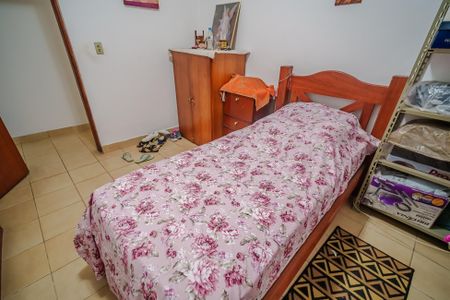 Casa à venda com 380m², 5 quartos e 3 vagas Casa à venda com 380m², 5 quartos e 3 vagasQuarto 2
