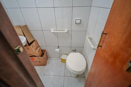 Casa à venda com 380m², 5 quartos e 3 vagas Casa à venda com 380m², 5 quartos e 3 vagasLavabo