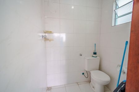 Casa à venda com 380m², 5 quartos e 3 vagas Casa à venda com 380m², 5 quartos e 3 vagasBanheiro 4