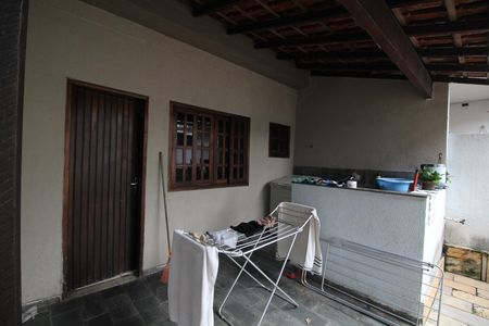 Casa à venda com 200m², 4 quartos e 1 vagaÁrea de Serviço