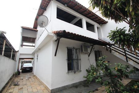 Casa à venda com 200m², 4 quartos e 1 vagaFundos