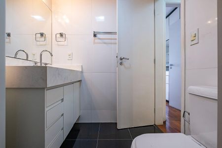 Banheiro de apartamento para alugar com 1 quarto, 43m² em Jardim Paulista, São Paulo