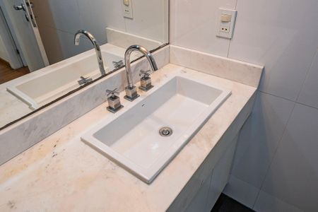 Banheiro de apartamento para alugar com 1 quarto, 43m² em Jardim Paulista, São Paulo