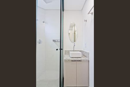 Banheiro de kitnet/studio para alugar com 1 quarto, 28m² em Vila Dom Pedro Ii, São Paulo