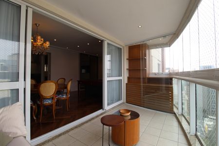 Apartamento para alugar com 96m², 2 quartos e 2 vagasVaranda