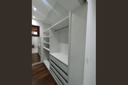 Casa à venda com 134m², 3 quartos e 2 vagasCloset 