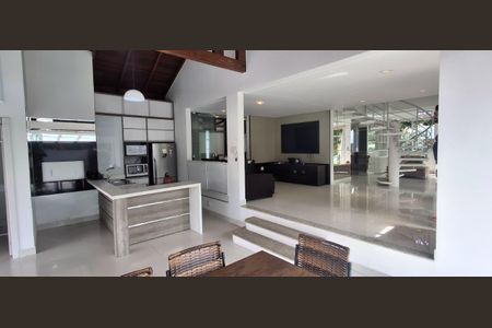 Casa para alugar com 4 quartos, 204m² em Jurerê, Florianópolis