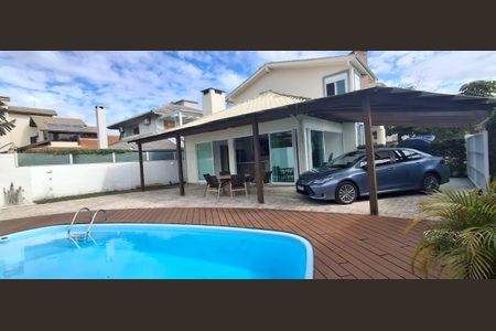 Casa para alugar com 204m², 4 quartos e 2 vagas Casa para alugar com 204m², 4 quartos e 2 vagasÁrea externa