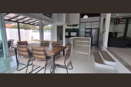 Cozinha de casa para alugar com 4 quartos, 204m² em Jurerê, Florianópolis