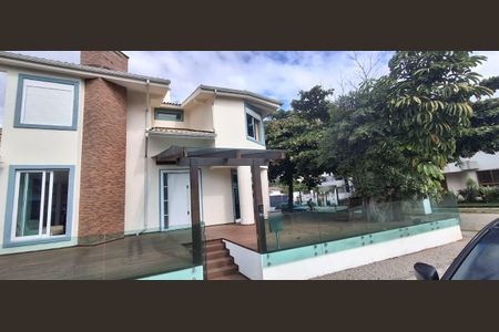 Casa para alugar com 204m², 4 quartos e 2 vagas Casa para alugar com 204m², 4 quartos e 2 vagasÁrea externa