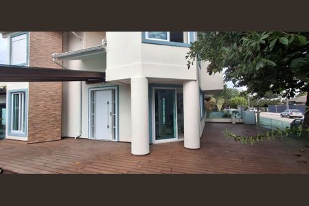 Casa para alugar com 204m², 4 quartos e 2 vagas Casa para alugar com 204m², 4 quartos e 2 vagasFachada