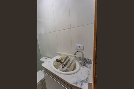 Banheiro  de kitnet/studio para alugar com 1 quarto, 37m² em Vila Clara, São Paulo