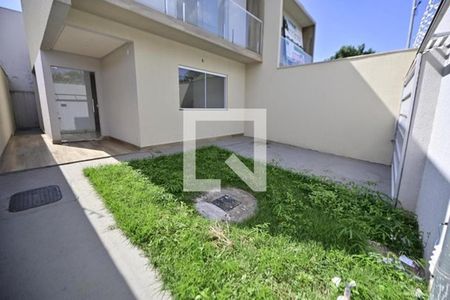 Casa à venda com 87m², 3 quartos e 2 vagas Casa à venda com 87m², 3 quartos e 2 vagasÁrea externa