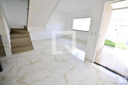 Sala de casa para alugar com 3 quartos, 87m² em Residencial Recanto do Bosque, Goiânia