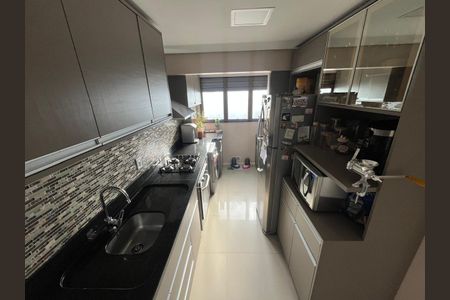 Cozinha de apartamento à venda com 3 quartos, 83m² em Santana, Porto Alegre