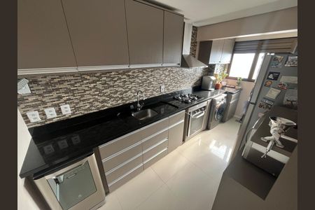 Cozinha de apartamento à venda com 3 quartos, 83m² em Santana, Porto Alegre