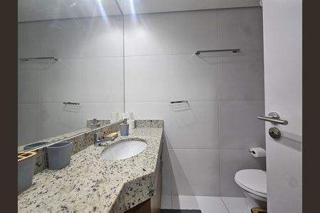 Banheiro de kitnet/studio para alugar com 1 quarto, 22m² em Barra, Salvador