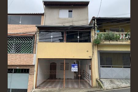 Casa para alugar com 122m², 2 quartos e 1 vaga Casa para alugar com 122m², 2 quartos e 1 vagaFachada