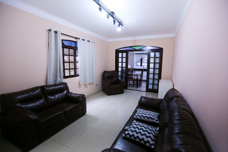Sala de casa para alugar com 2 quartos, 122m² em Jardim Donaria, São Paulo