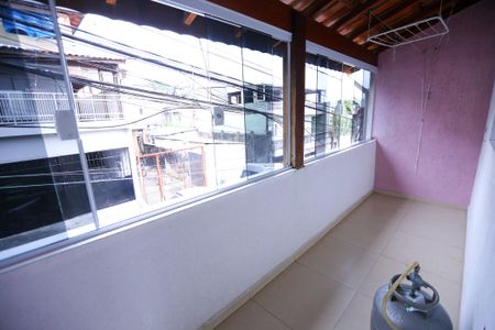 Casa para alugar com 122m², 2 quartos e 1 vaga Casa para alugar com 122m², 2 quartos e 1 vagaVaranda