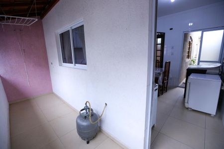 Casa para alugar com 122m², 2 quartos e 1 vaga Casa para alugar com 122m², 2 quartos e 1 vagaVaranda