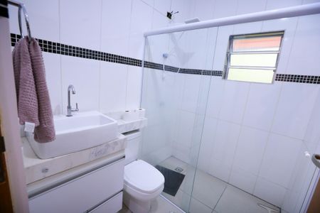 Casa para alugar com 122m², 2 quartos e 1 vaga Casa para alugar com 122m², 2 quartos e 1 vagaBanheiro