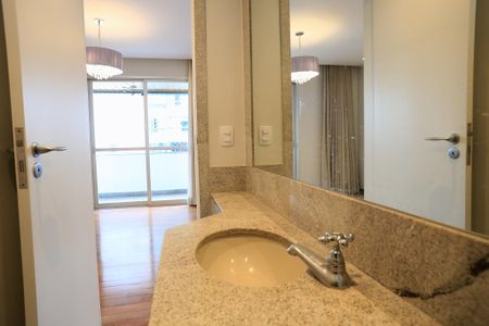 Apartamento para alugar com 150m², 4 quartos e 2 vagasLavabo
