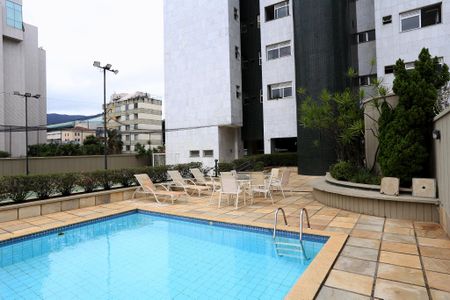 Apartamento para alugar com 150m², 4 quartos e 2 vagasÁrea comum - Piscina