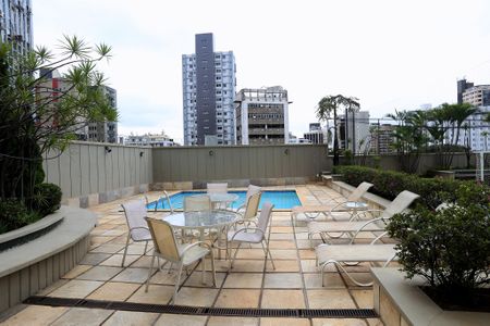 Apartamento para alugar com 150m², 4 quartos e 2 vagasÁrea comum - Piscina