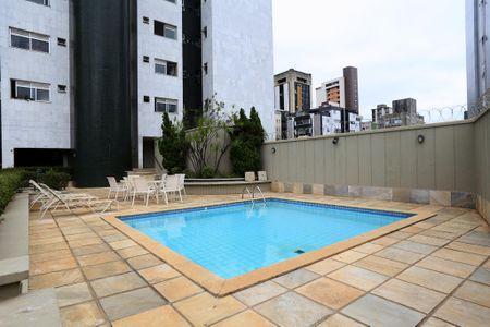 Apartamento para alugar com 150m², 4 quartos e 2 vagasÁrea comum - Piscina