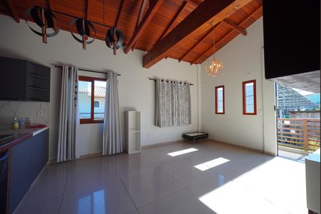 Sala de casa para alugar com 2 quartos, 110m² em Barra da Lagoa, Florianópolis