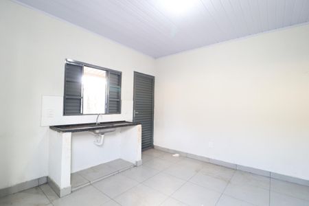 Sala/Cozinha de casa para alugar com 1 quarto, 45m² em Jardim Ipanema, Uberlândia