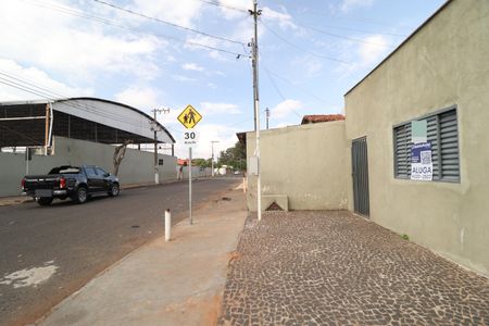 Casa para alugar com 45m², 1 quarto e sem vagaPlaquinha