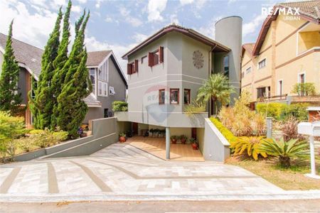 Casa à venda com 452m², 4 quartos e 7 vagas