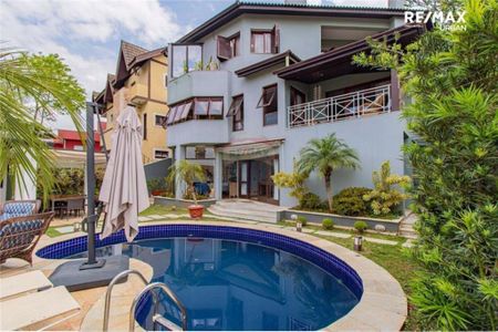 Casa à venda com 452m², 4 quartos e 7 vagas