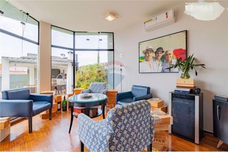 Casa à venda com 452m², 4 quartos e 7 vagas
