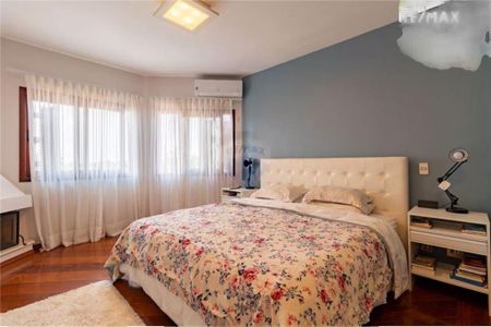 Casa à venda com 452m², 4 quartos e 7 vagas