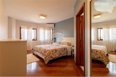 Casa à venda com 452m², 4 quartos e 7 vagas
