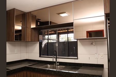Casa à venda com 120m², 2 quartos e 2 vagasCozinha