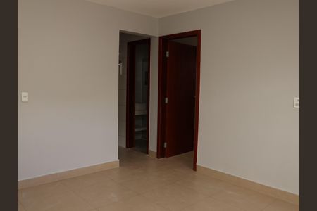 Casa à venda com 120m², 2 quartos e 2 vagasSala