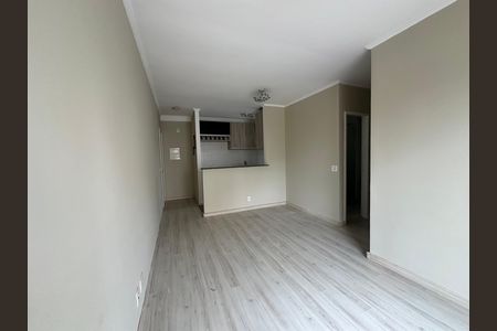 Sala de apartamento para alugar com 3 quartos, 67m² em Jardim Tupanci, Barueri