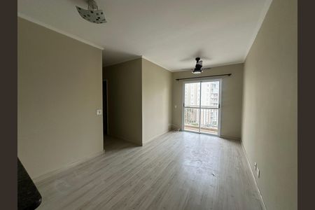 Sala de apartamento para alugar com 3 quartos, 67m² em Jardim Tupanci, Barueri