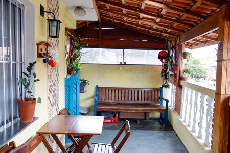 Casa à venda com 170m², 6 quartos e 1 vaga Casa à venda com 170m², 6 quartos e 1 vagaSacada